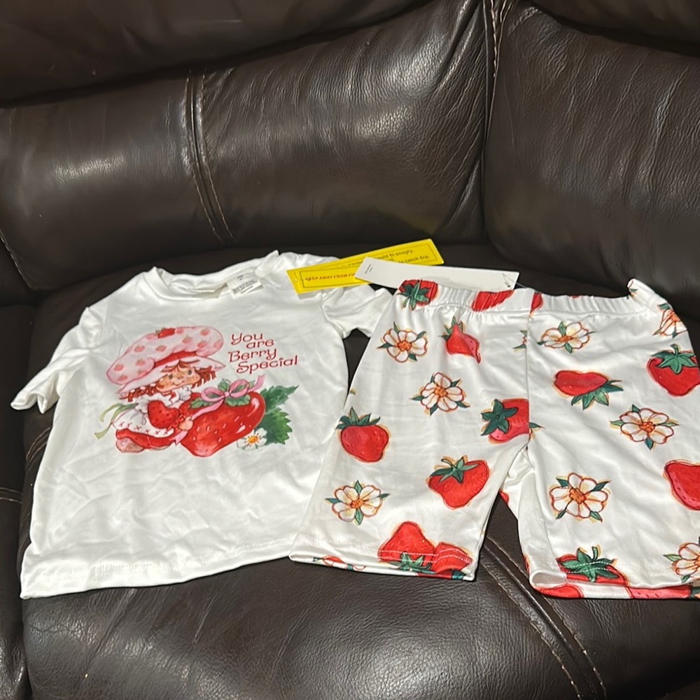 Strawberry shortcake pajama set 6T New